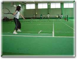 テニスインストラクター(パート)(雇用期間は3ヶ月、契約更新の可能性あり(原則更新))